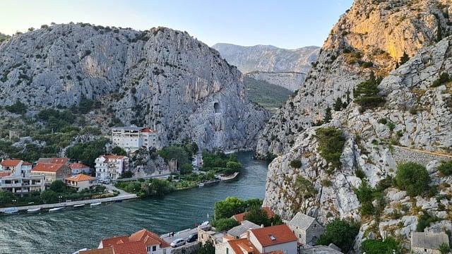 Hvar Parking: Kde Zaparkovať a Ako Ušetriť