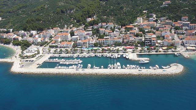 Tučepi Pláže: Objavte Najkrajšie Miesta na Opaľovanie