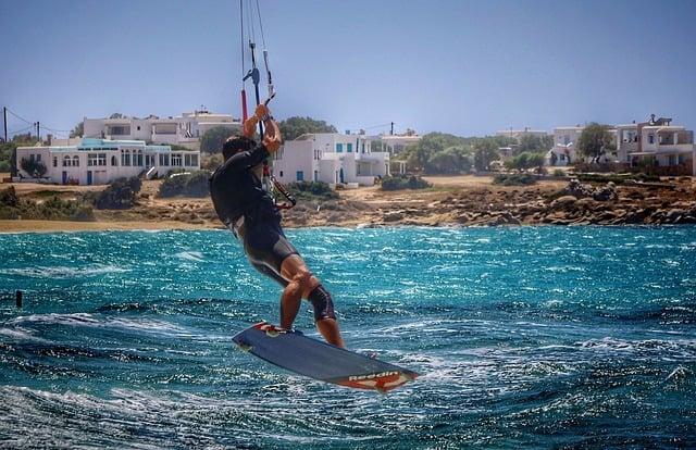 Kitesurfing na Gran Canaria: Nejlepší Místa a Školy