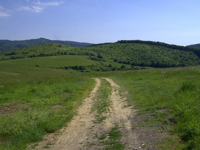 Veľký Inovec 901 m n. m.: Turistika a Výhľady