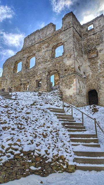 Považský Inovec: Turistický Sprievodca a Tipy na Výlet