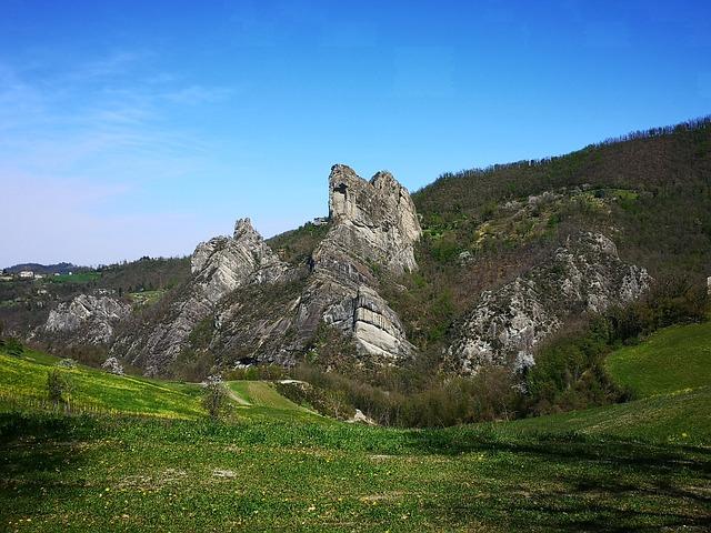 Malatiná: Prírodné Krásy a Turistické Trasy