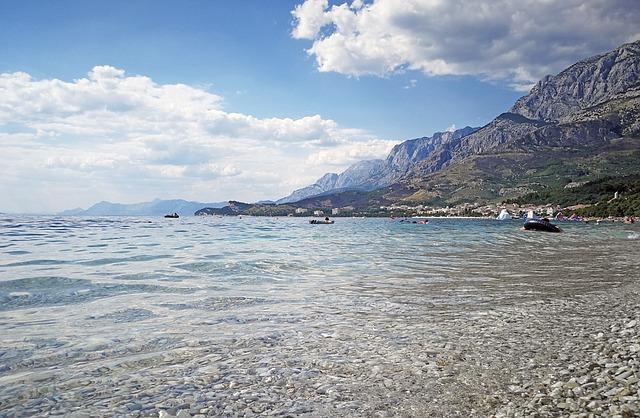 Tučepi vs Baška Voda: Ktoré Mesto je Lepšie?