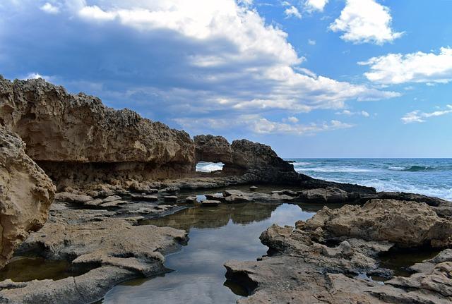 Ayia Napa Dovolenka: Nočný Život a Pláže