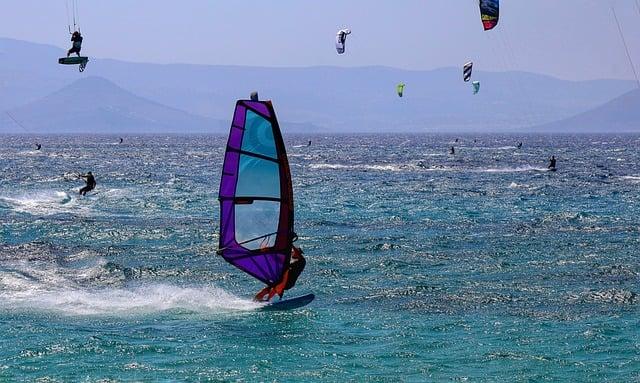 Kitesurfing na Gran Canaria: Nejlepší Místa a Školy